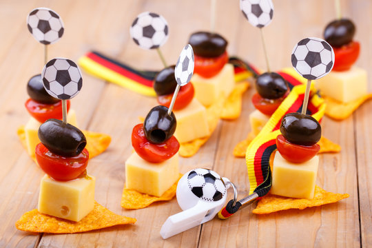 Fußball Pary Snacks in Schwarz Rot Gold für Fans - Powered by Adobe
