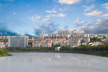 Obraz premium city near the river