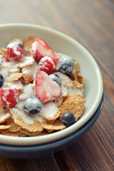 Cereal flakes with fresh berries
