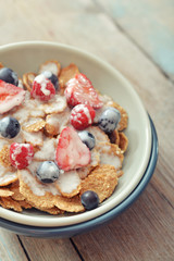 Cereal flakes with fresh berries