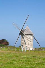 Fototapeta na wymiar Moulin du Kériolet à la Pointe du Van dans le Finistère