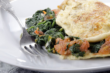 omelette with spinach and tomato