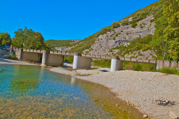 pont sur riviere  l'ibie ardèche