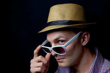 Blick über die Sonnenbrille