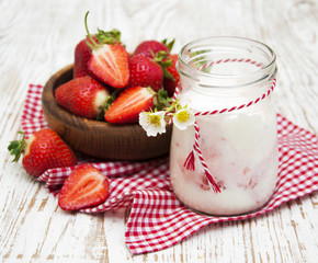 Yogurt with strawberries