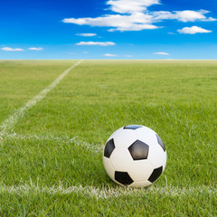 Fototapeta premium soccer ball on soccer field against blue sky