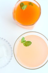 Grapefruit and carrot juice with ice and mint