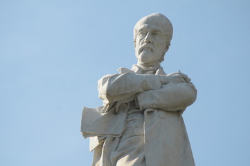 Fototapeta na wymiar statua di giuseppe mazzini