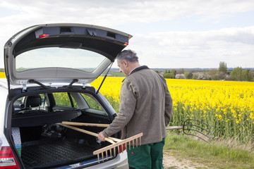 Fototapeta na wymiar Farmer invites tools in his car