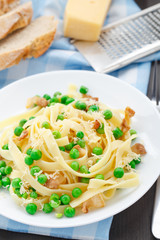 Pasta with peas and bacon