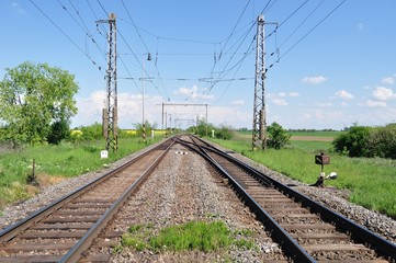 Obraz premium Two railway tracks in a rural scene