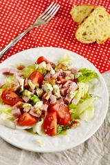 Fresh salad with ham, tomatoes and blue cheese
