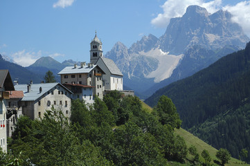 Fototapeta na wymiar Colle Santa Lucia, Dolomites