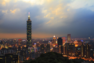 Fototapeta na wymiar Full view of Taipei, Taiwan evening
