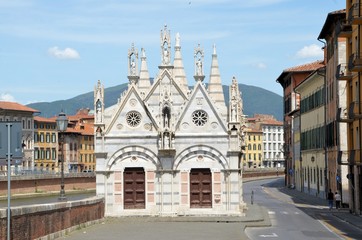 Fototapeta na wymiar Church Santa Maria de la Spina Pisa,Tuscany Italy