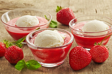 Strawberry dessert with Ice cream