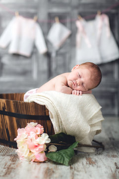bebe, ropa colgada