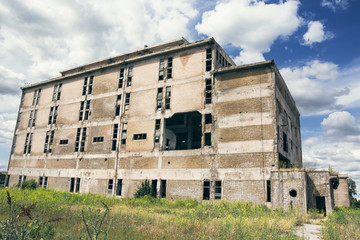 Fototapeta na wymiar Ruined buildings
