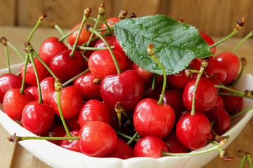 Ripe cherries in a bowl.