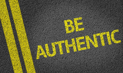 Be Authentic written on the road - obrazy, fototapety, plakaty