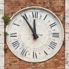 Fünf vor Zwölf,  Uhr, Toskana