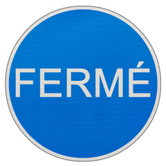 fermé