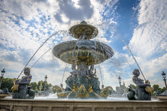 Fountain at Place de la Concord in Paris