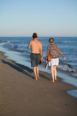 spacer para miłość plaża romantyczny morze wakacje