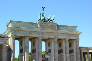 Brandenburger Tor in Berlin mit Pferdegespann Quadriga