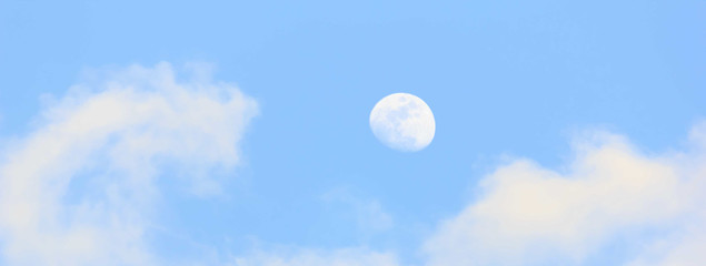 Fototapeta premium Moon in the daytime
