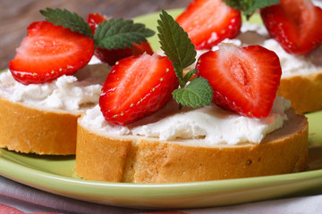 sandwiches with strawberries,  mint and cream cheese  macro