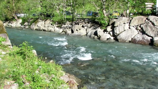pescare sul fiume