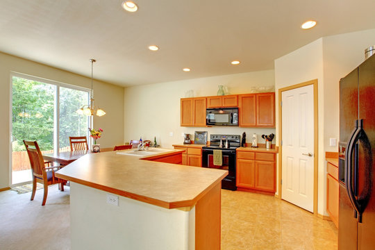 Kitchen room with dining area