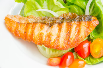 Grill salmon salad