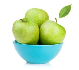 Fresh green apples in bowl