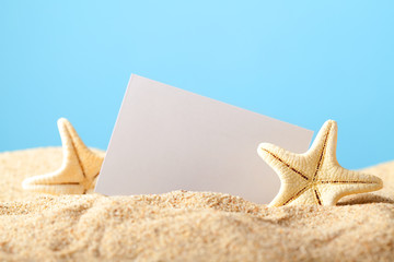 Fototapeta na wymiar Starfish and blank card on beach