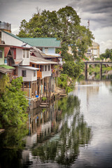 Fototapeta na wymiar River homes in Thailand