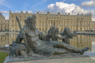 versailles Chateau, Statue and fountain view