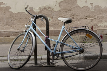 Fototapeta na wymiar vélo bleu