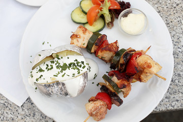 Chicken skewers with vegetables