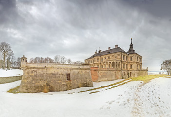 Fototapeta na wymiar Podhorce Zamek zimowy krajobraz. Obwód lwowski, zachodniej Ukrai