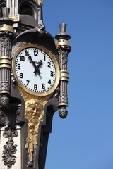 Fototapeta na wymiar Monumentalny zegar z Tassin-la-Demi-Lune