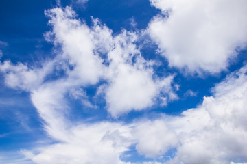 Obraz premium White clouds in blue sky