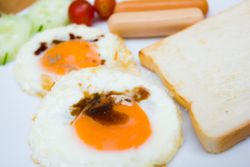 eggs with sausage and toast