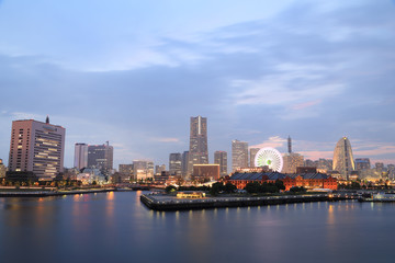 Fototapeta na wymiar Widok na Marina Bay w nocy w mieście Yokohama