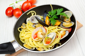 spaghetti with clams fasolari and mussels