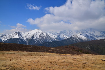 Fototapeta na wymiar Himalayas Mountain Range in Yunnan, China