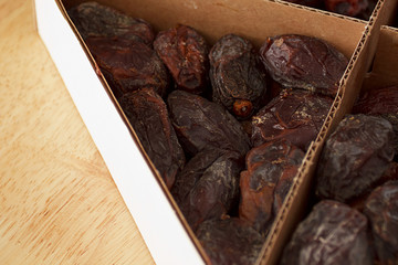 Smoked date palm fruits