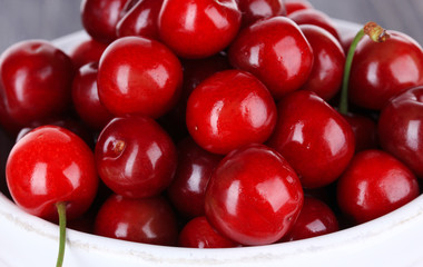 Sweet cherries in bowl close up