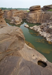 Fototapeta na wymiar Krajobraz skał i kanion w Sam pan bok, Tajlandia